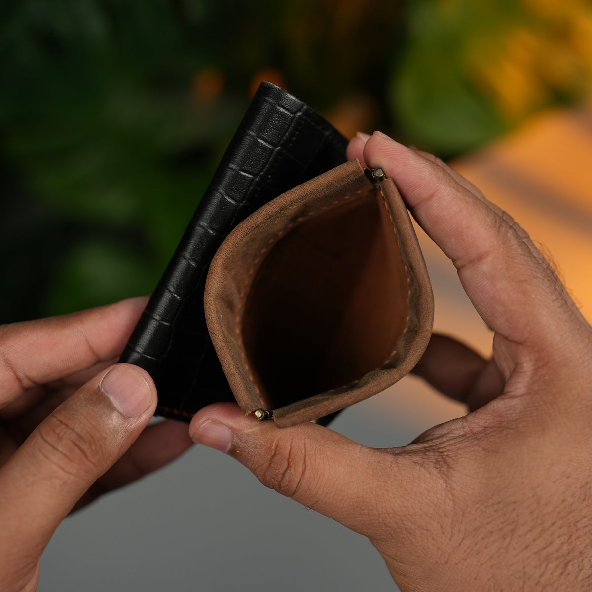 No.122 Bifold Leather Wallet | Full-Grain Pull-Up Leather