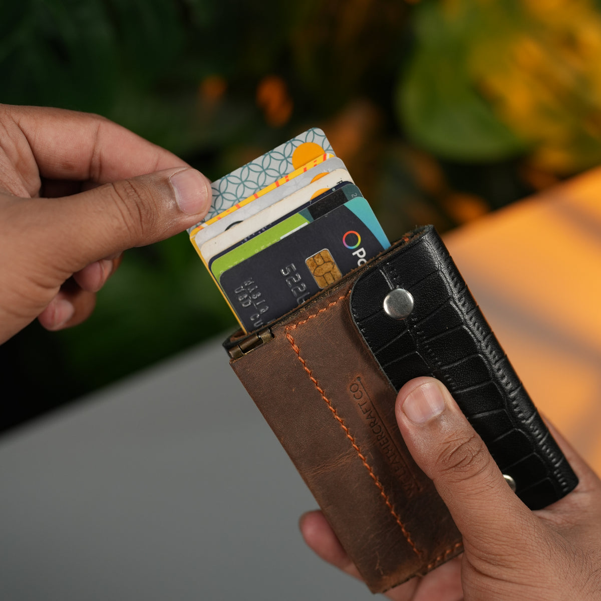 No.122 Bifold Leather Wallet | Full-Grain Pull-Up Leather