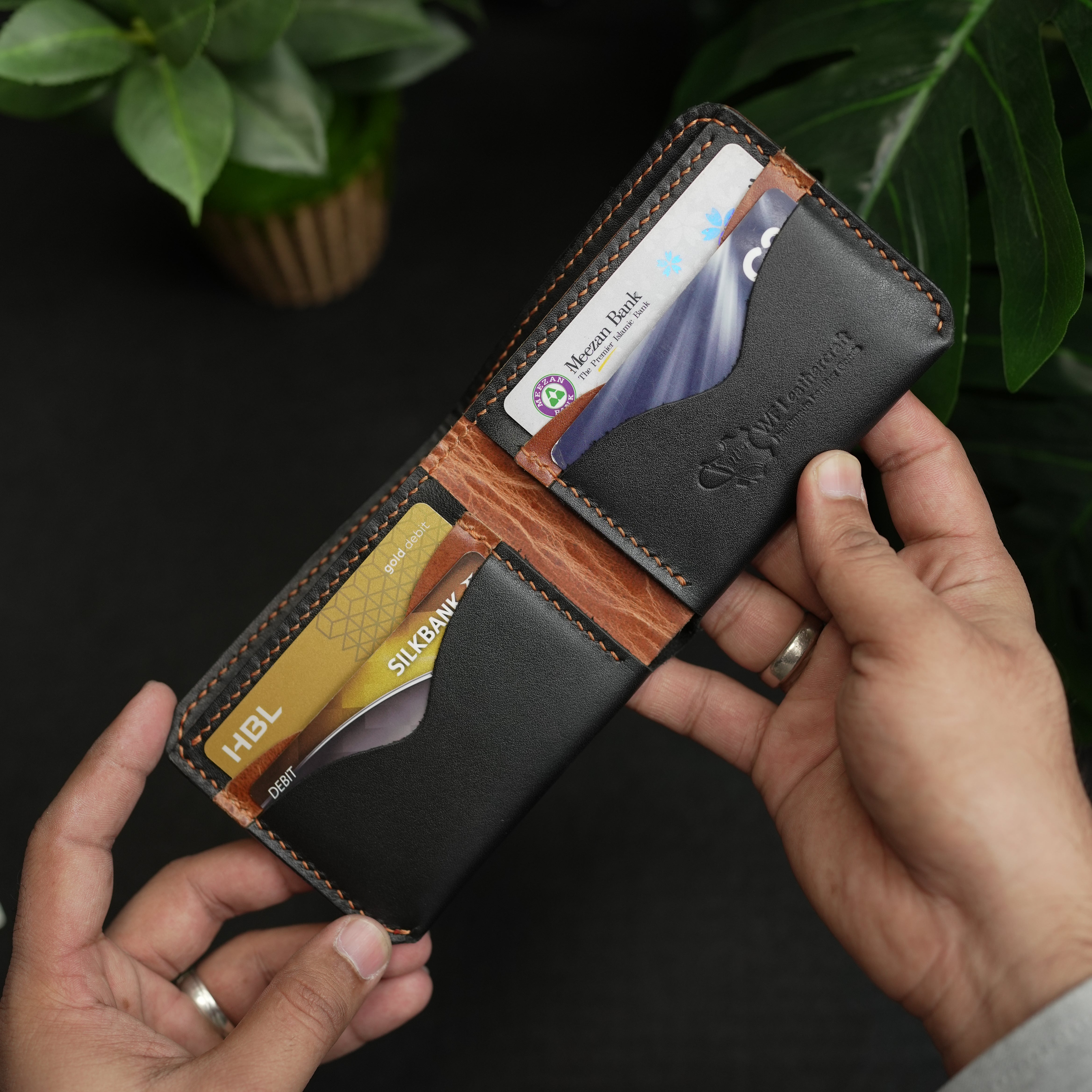 No. 81 classic full stitched bifold wallet Black & Tan pullup