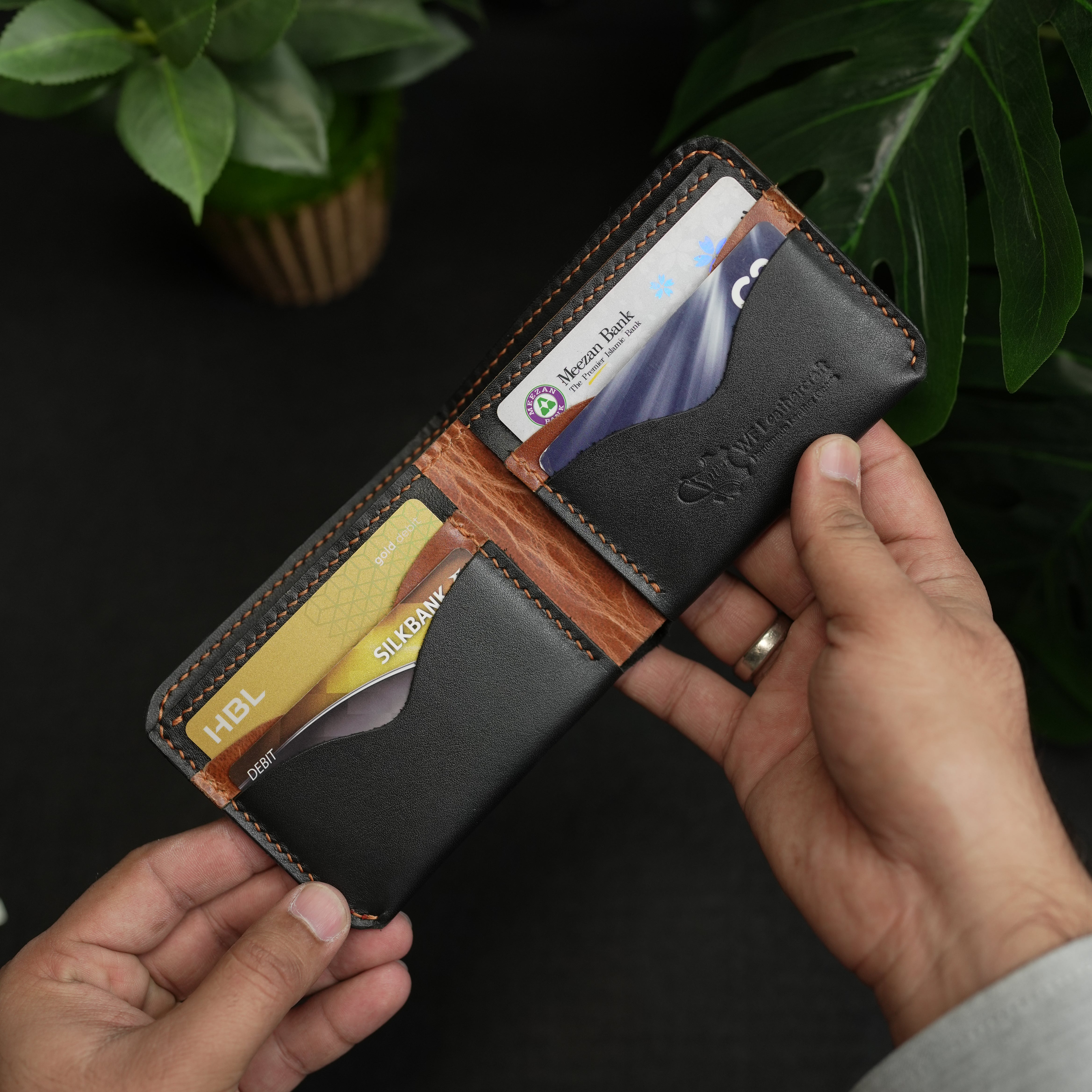 No. 81 classic full stitched bifold wallet Black & Tan pullup