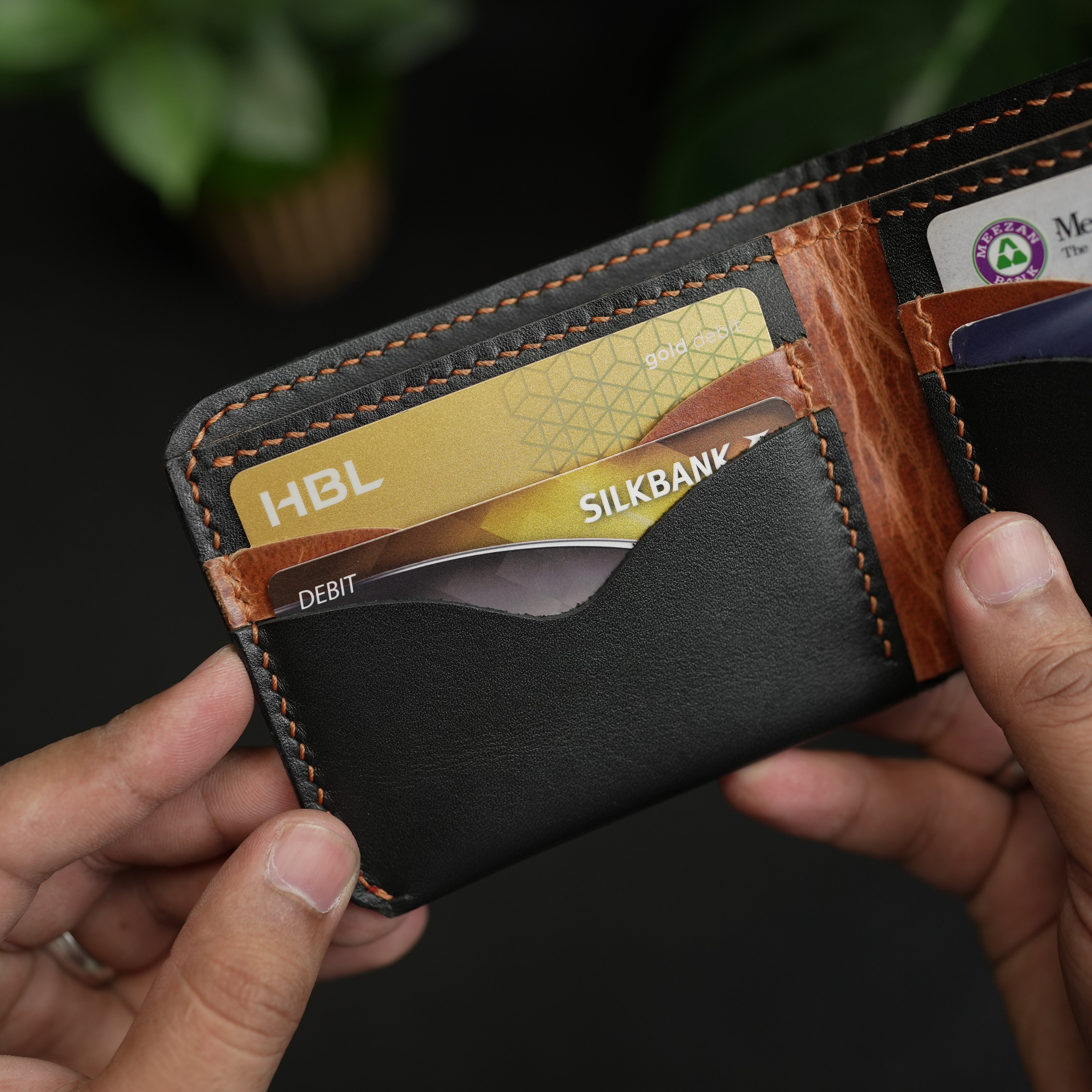 No. 81 classic full stitched bifold wallet Black & Tan pullup