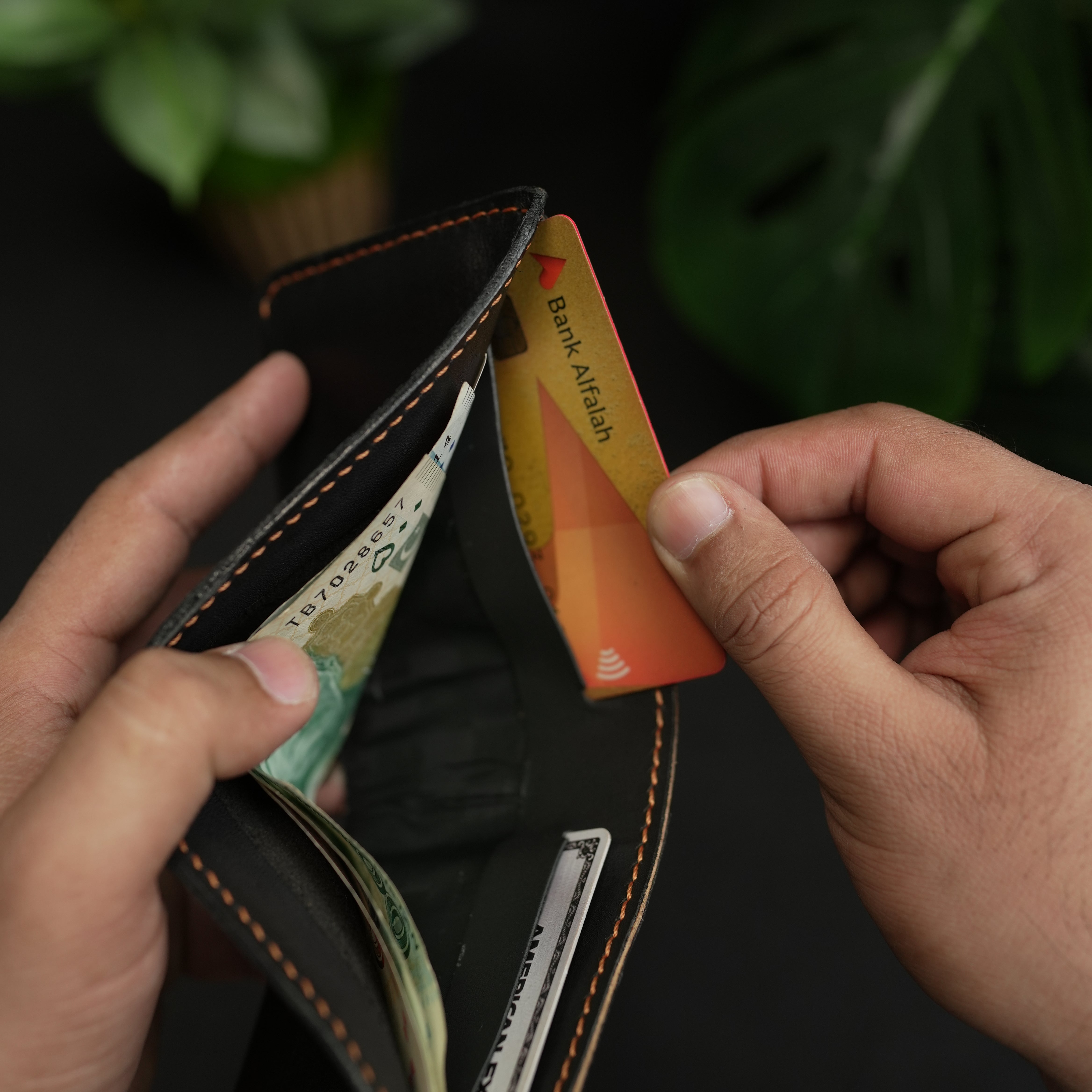 No. 81 classic full stitched bifold wallet Black & Tan pullup