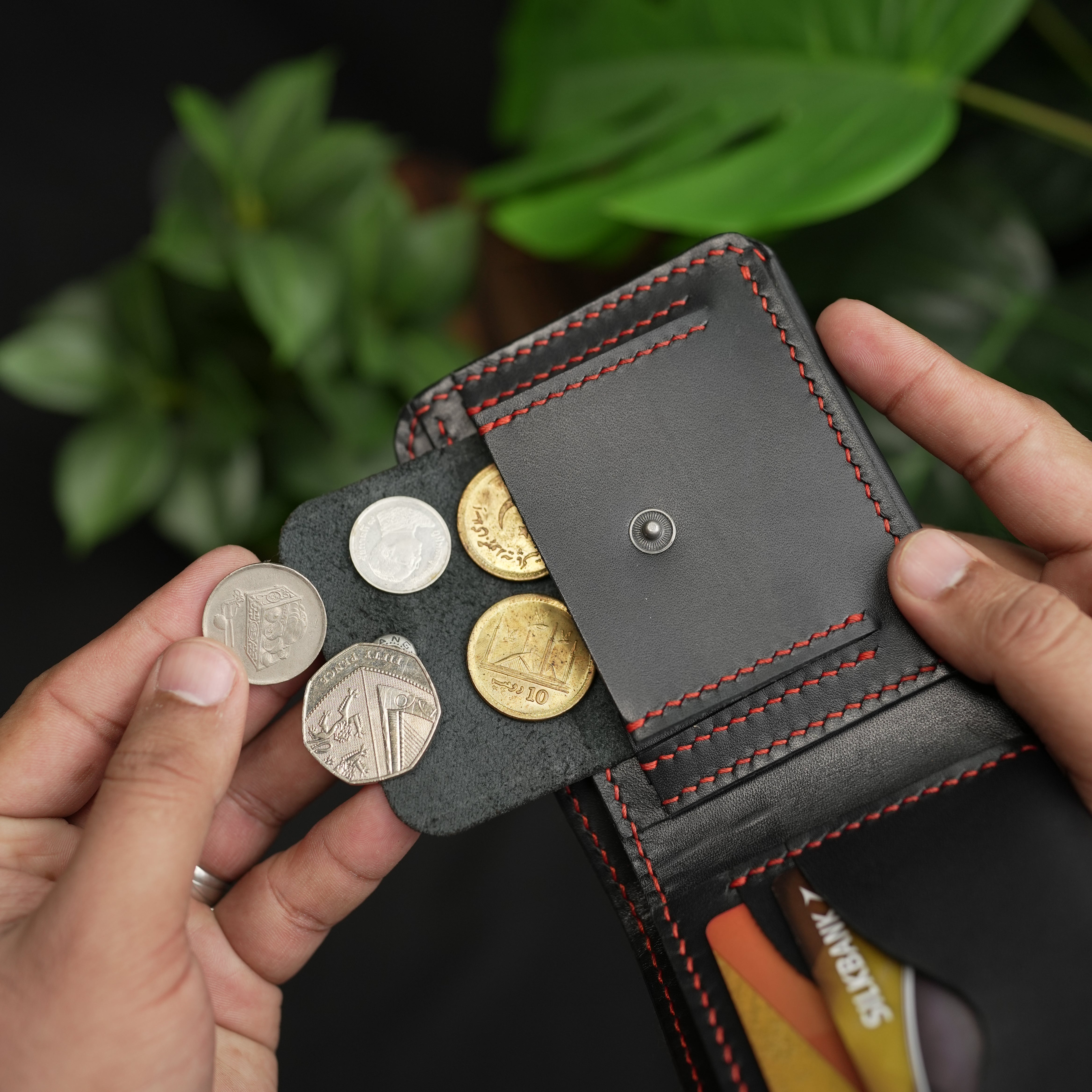 No. 81 Classic with coin pocket Leather wallet Black color