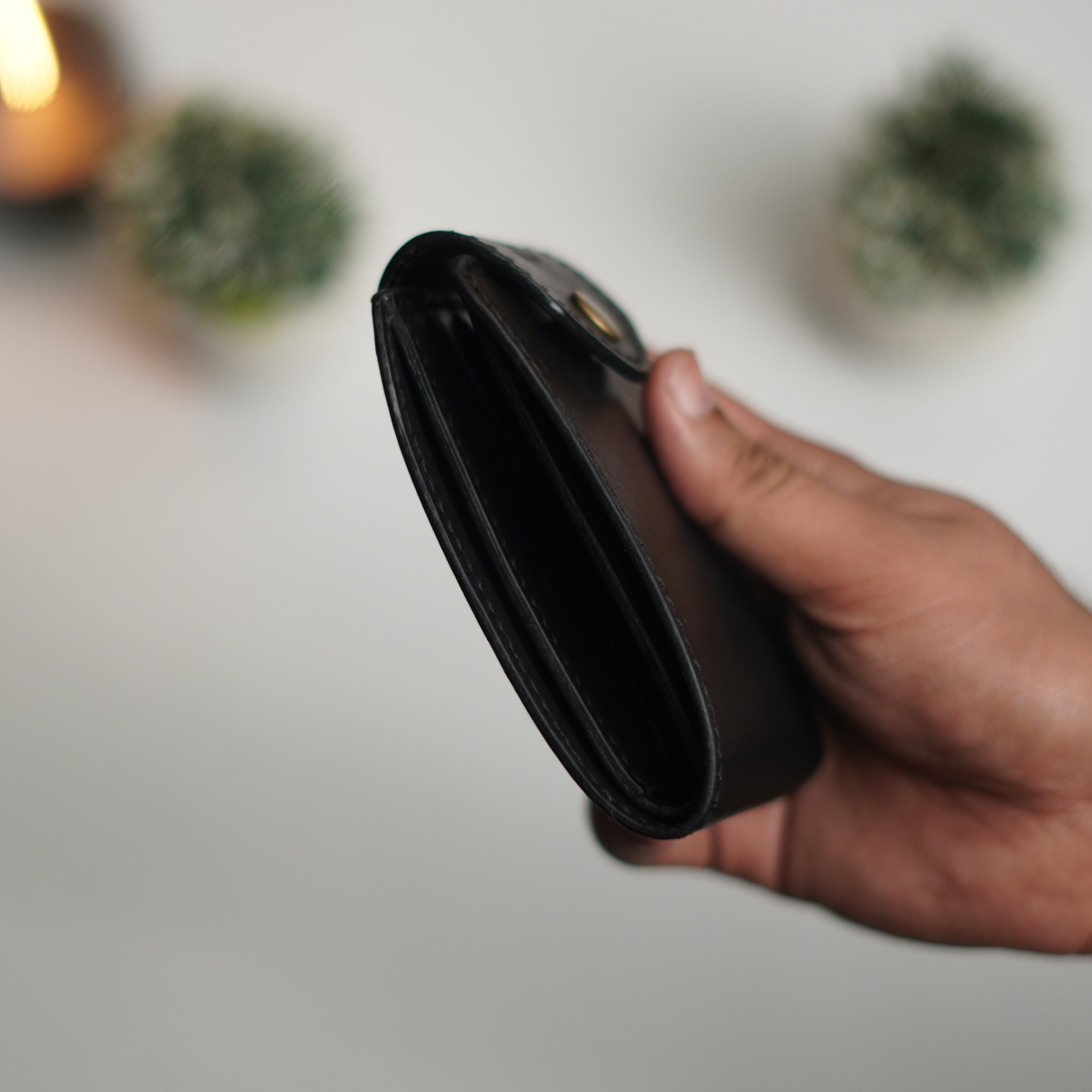 No. 81 classic full stitched bifold wallet Black with snap button