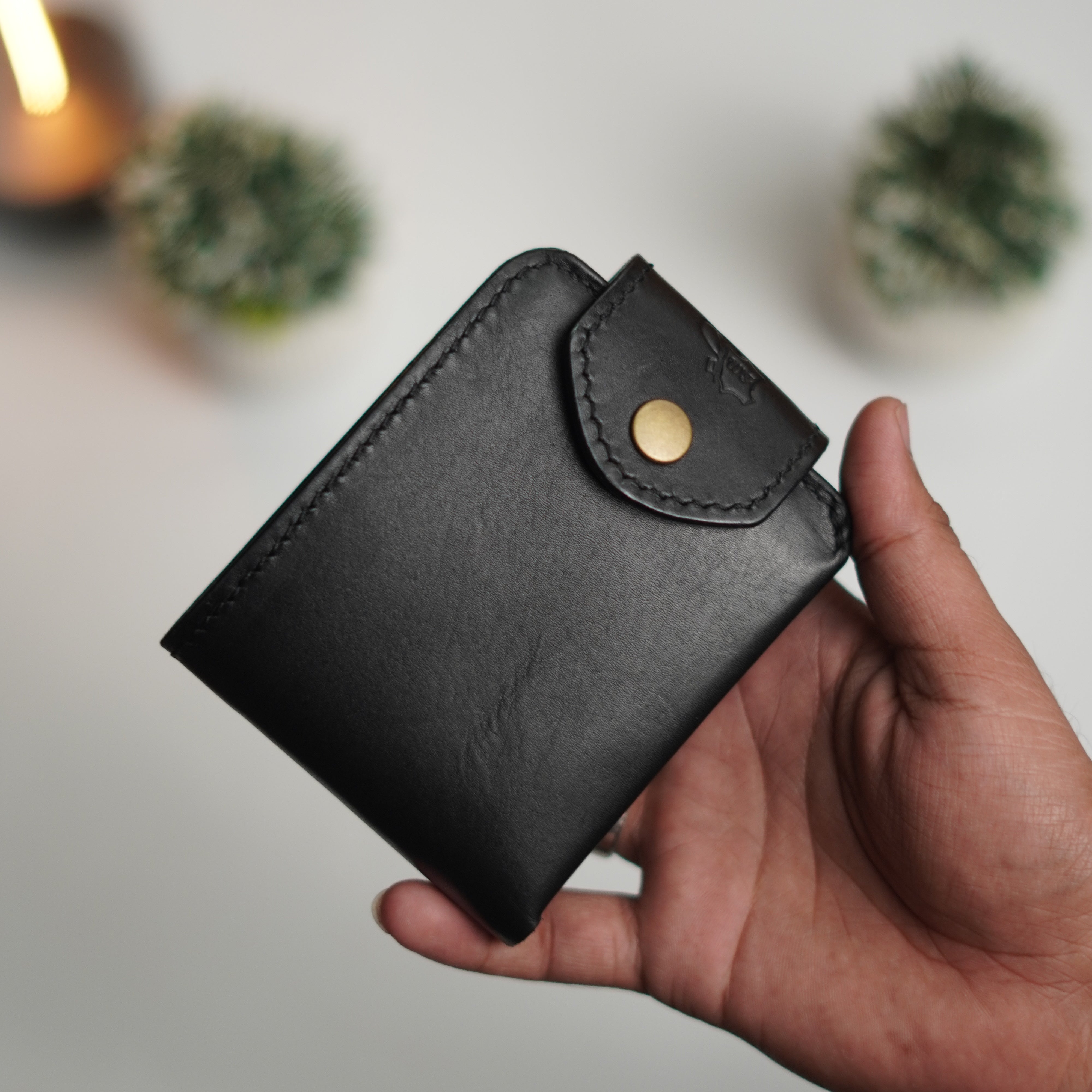 No. 81 classic full stitched bifold wallet Black with snap button