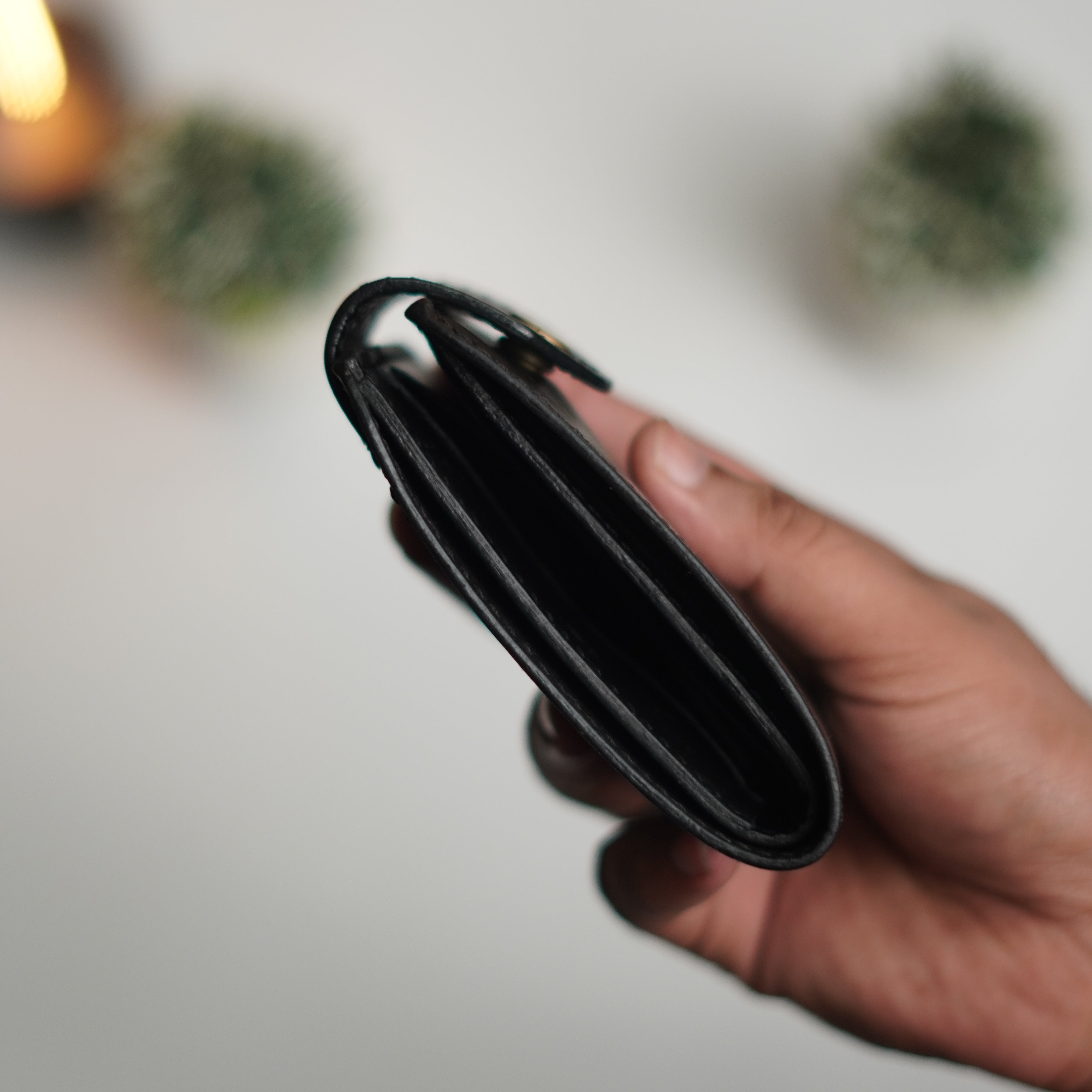 No. 81 classic full stitched bifold wallet Black with snap button