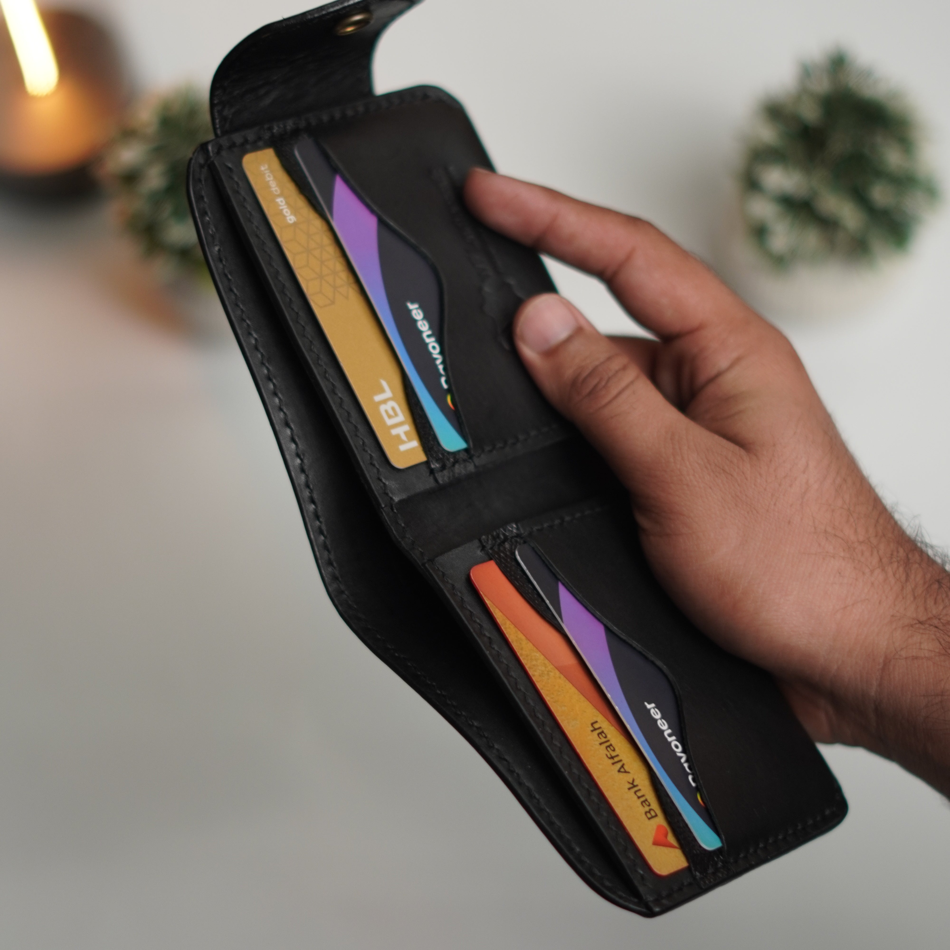 No. 81 classic full stitched bifold wallet Black with snap button