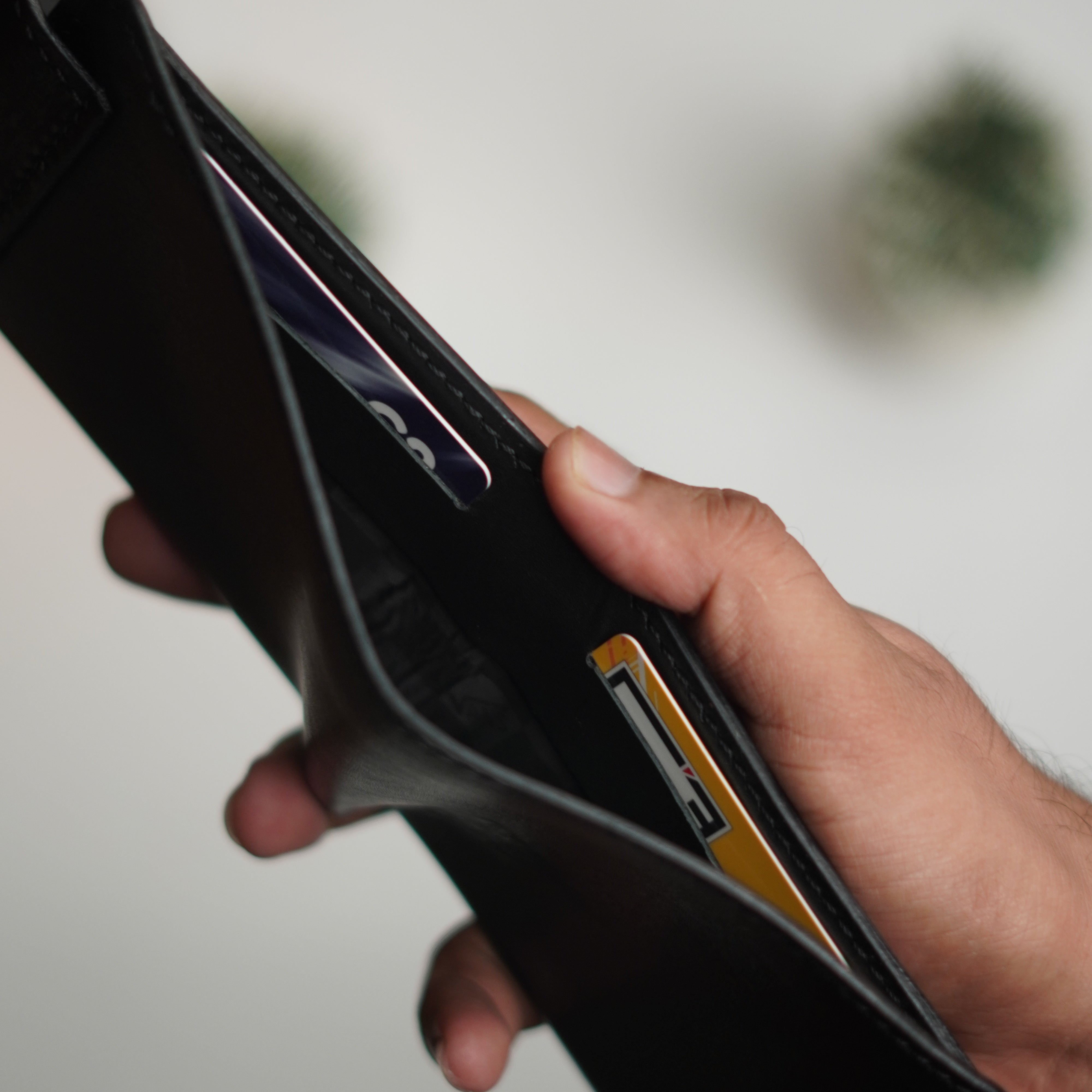 No. 81 classic full stitched bifold wallet Black with snap button