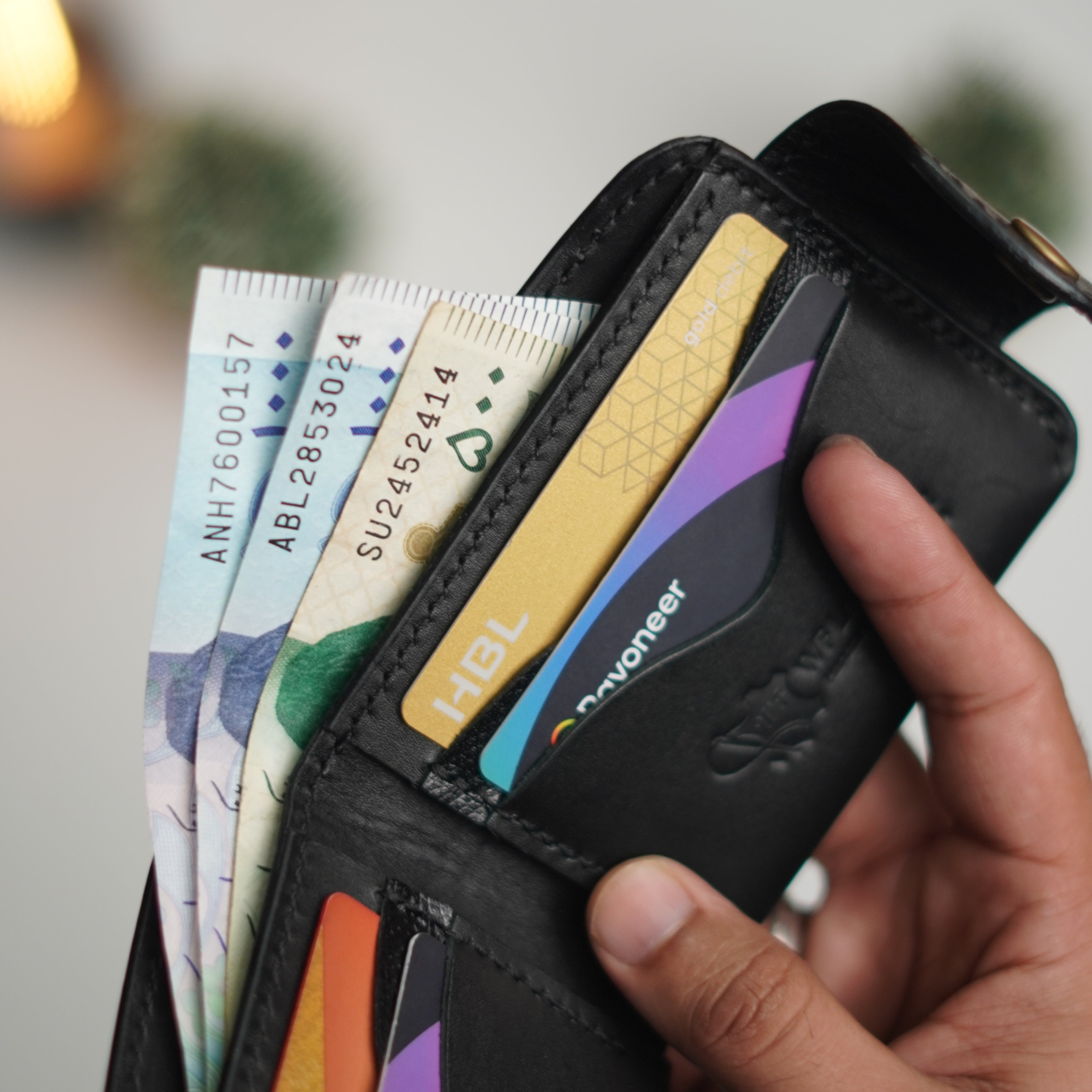 No. 81 classic full stitched bifold wallet Black with snap button