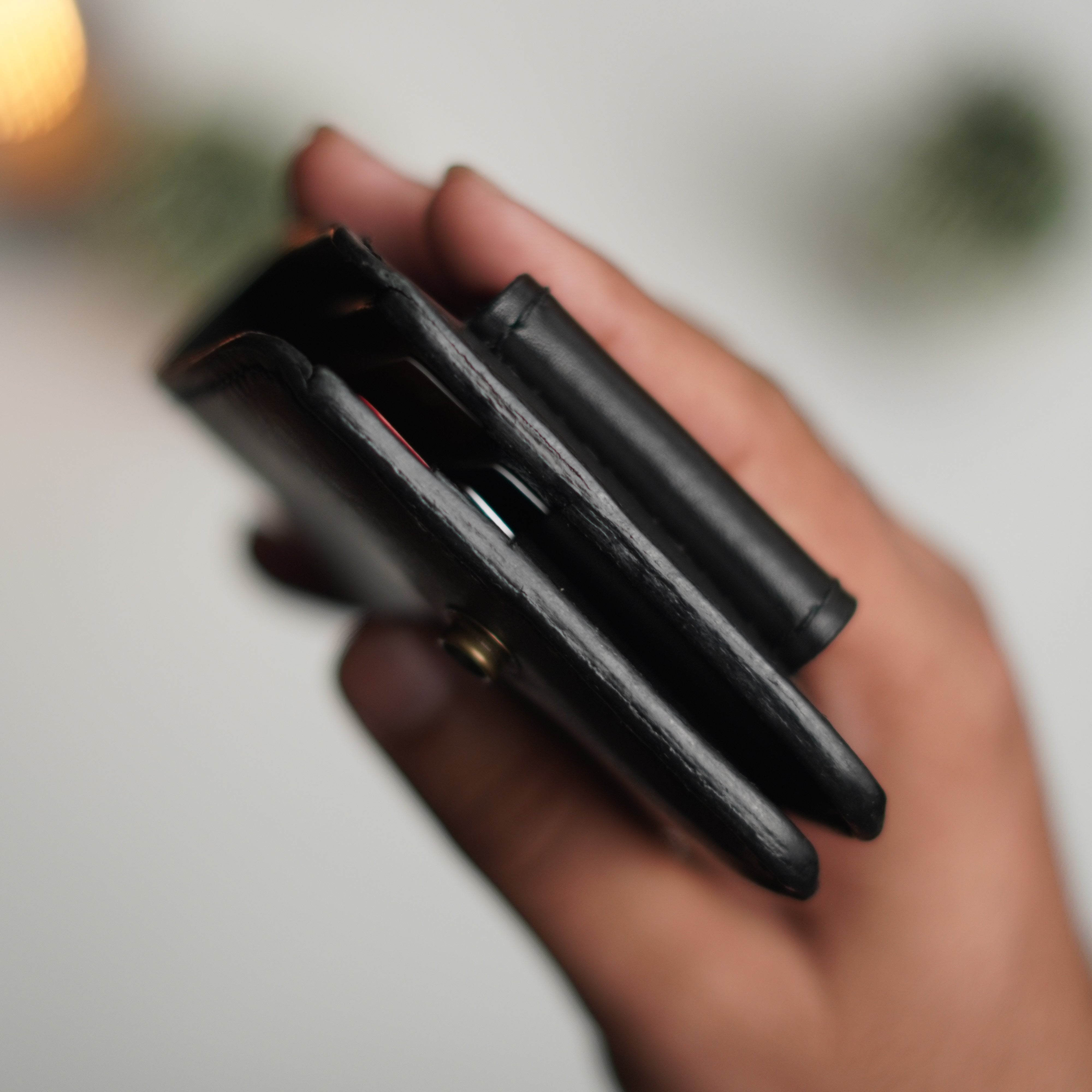 No. 81 classic full stitched bifold wallet Black with snap button