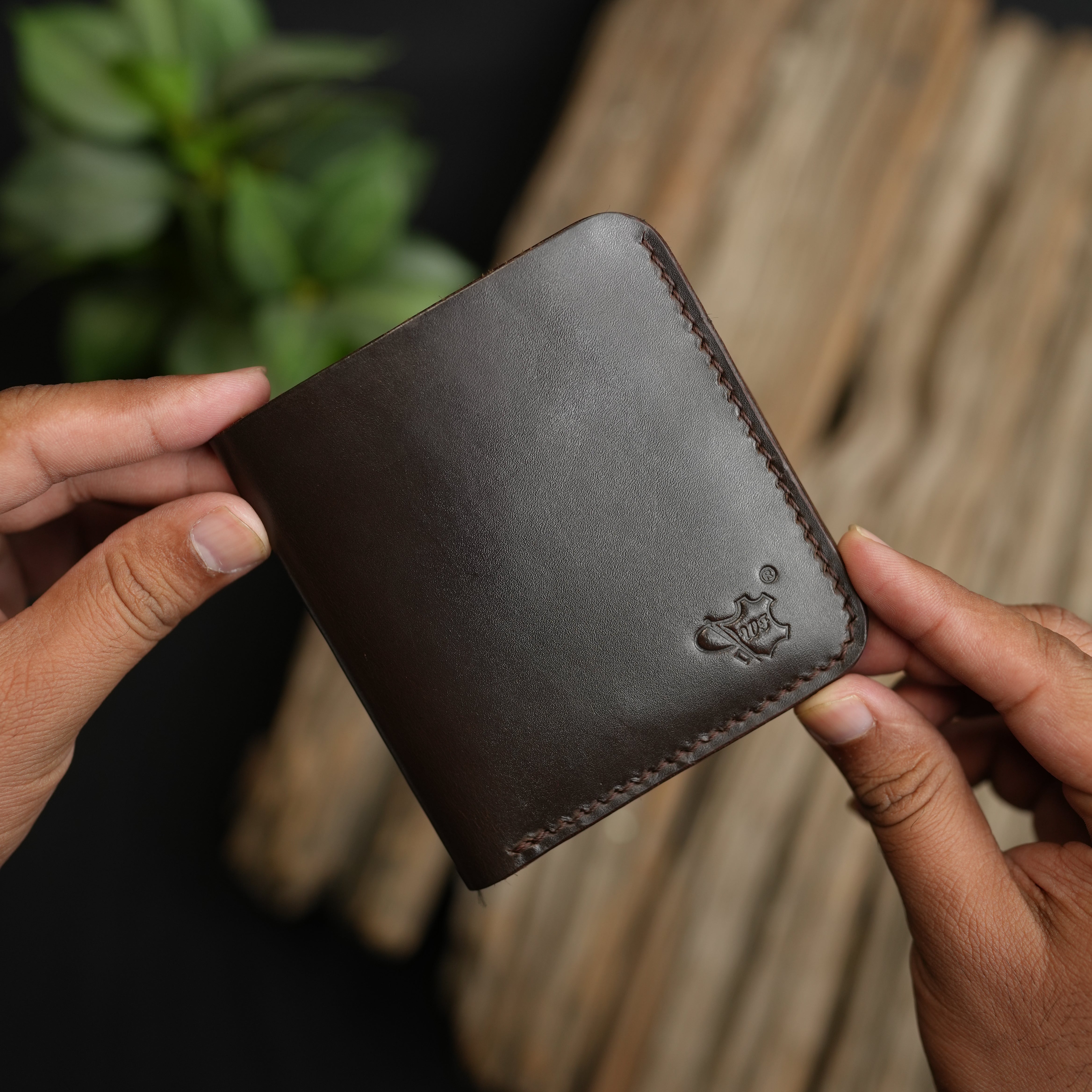 No.86 Vertical Bifold Leather Wallet in Chocolate Brown