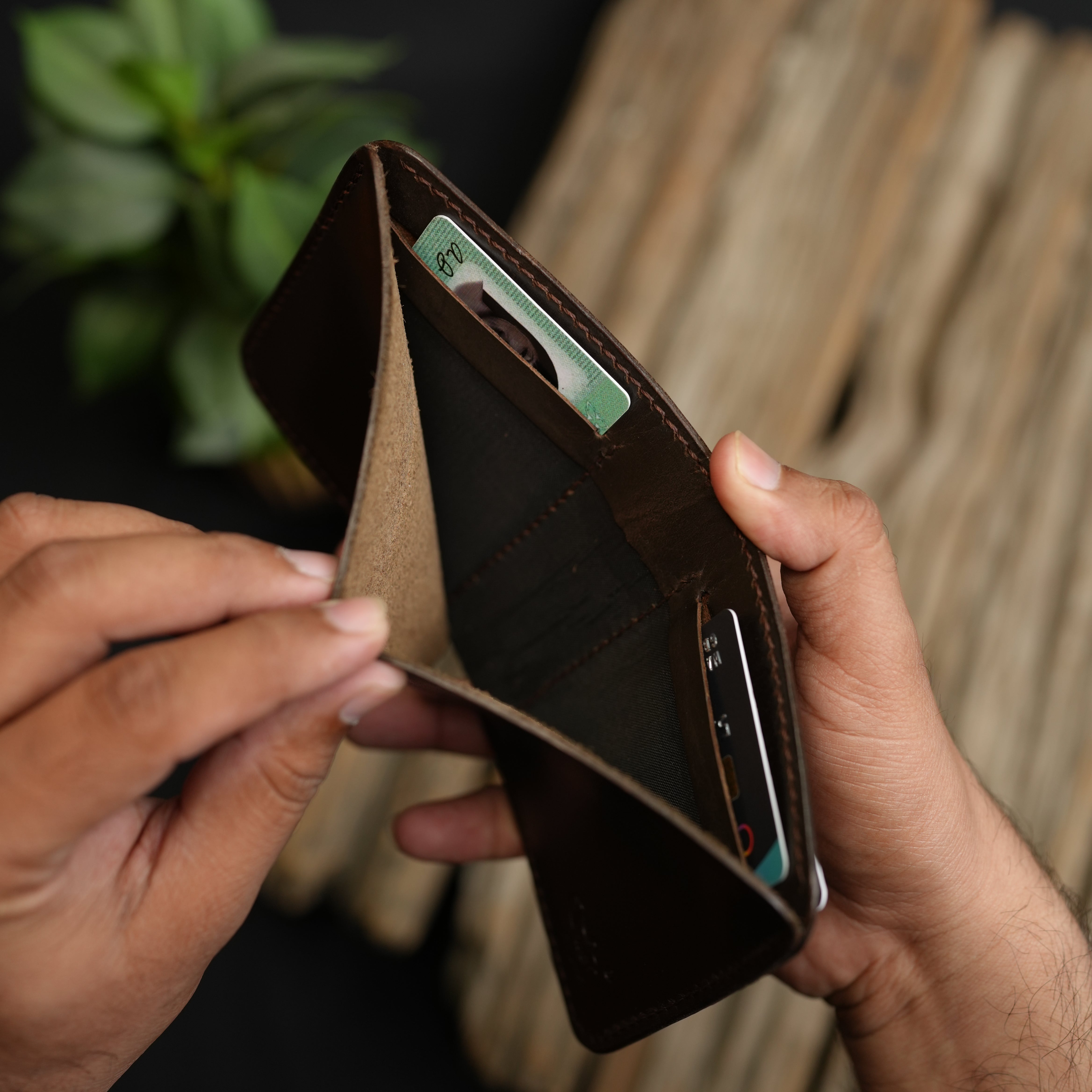 No.86 Vertical Bifold Leather Wallet in Chocolate Brown