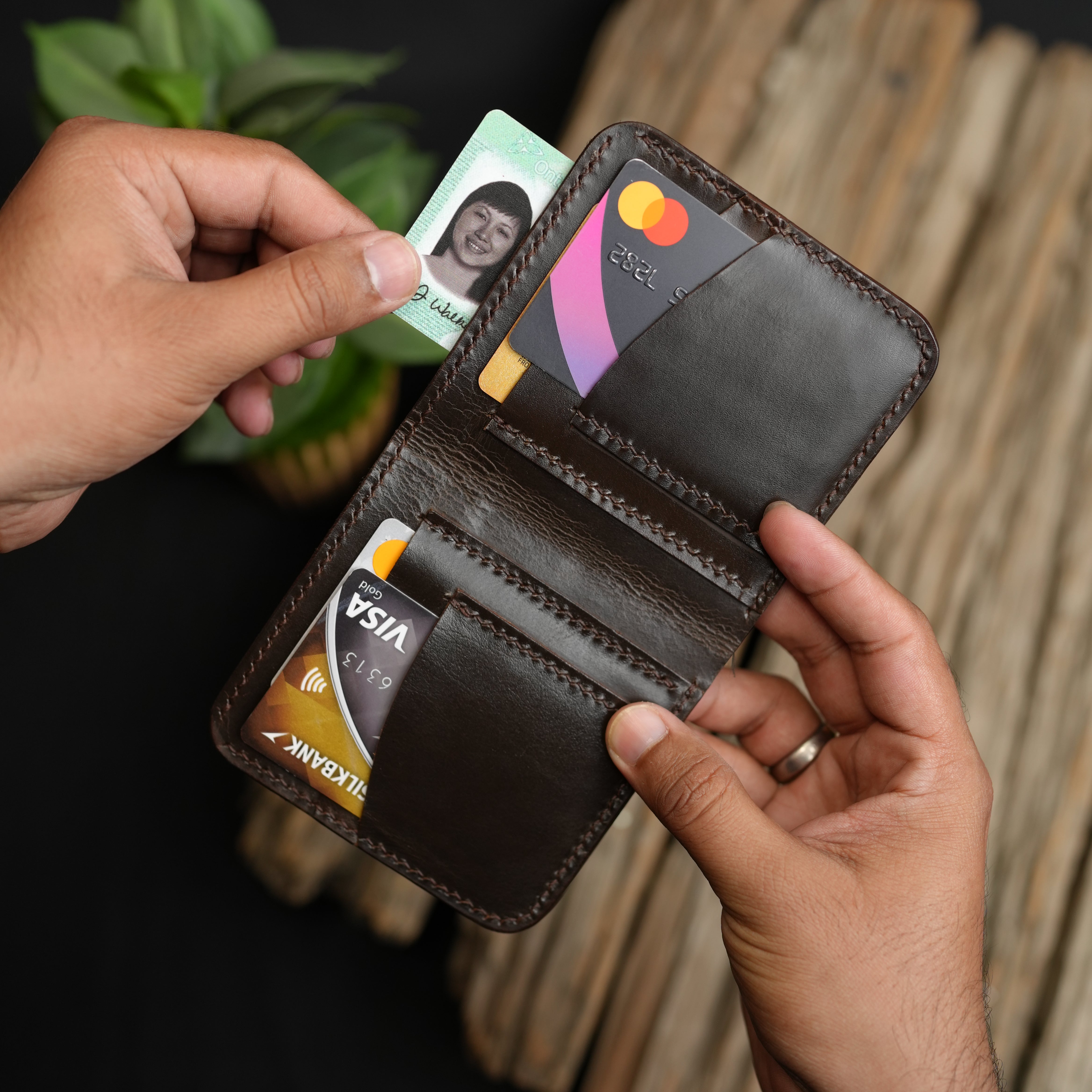 No.86 Vertical Bifold Leather Wallet in Chocolate Brown