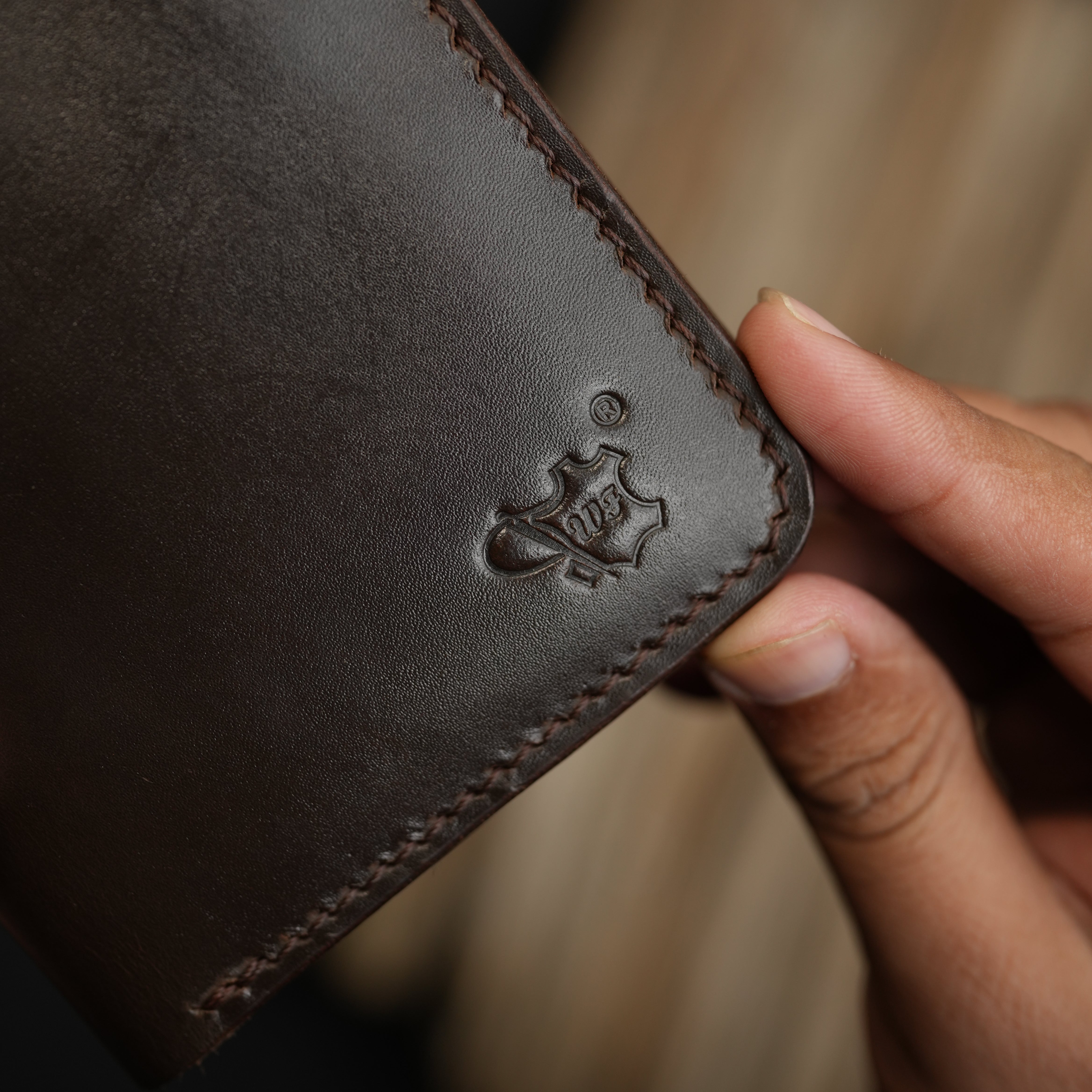 No.86 Vertical Bifold Leather Wallet in Chocolate Brown