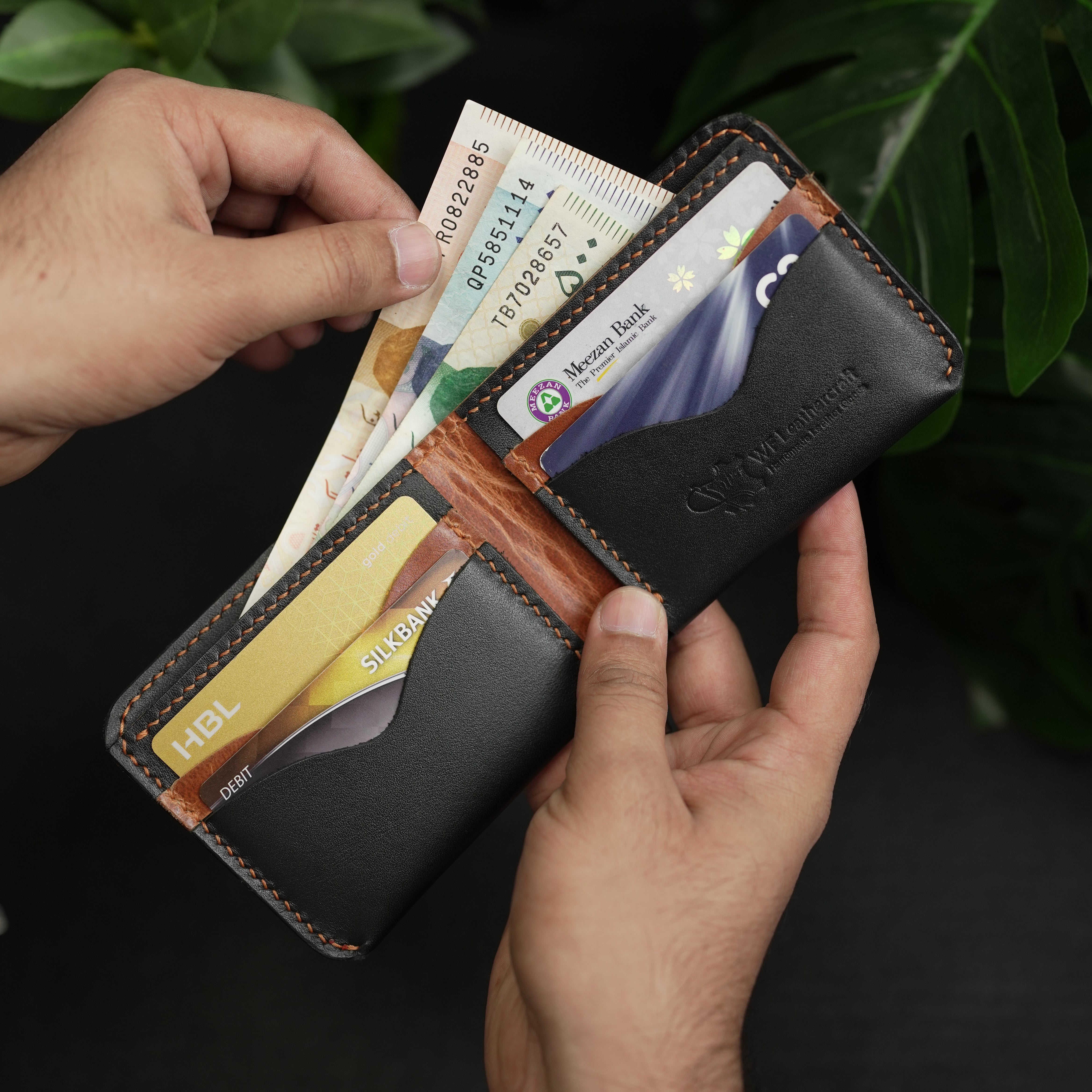 No. 81 classic full stitched bifold wallet Black & Tan pullup
