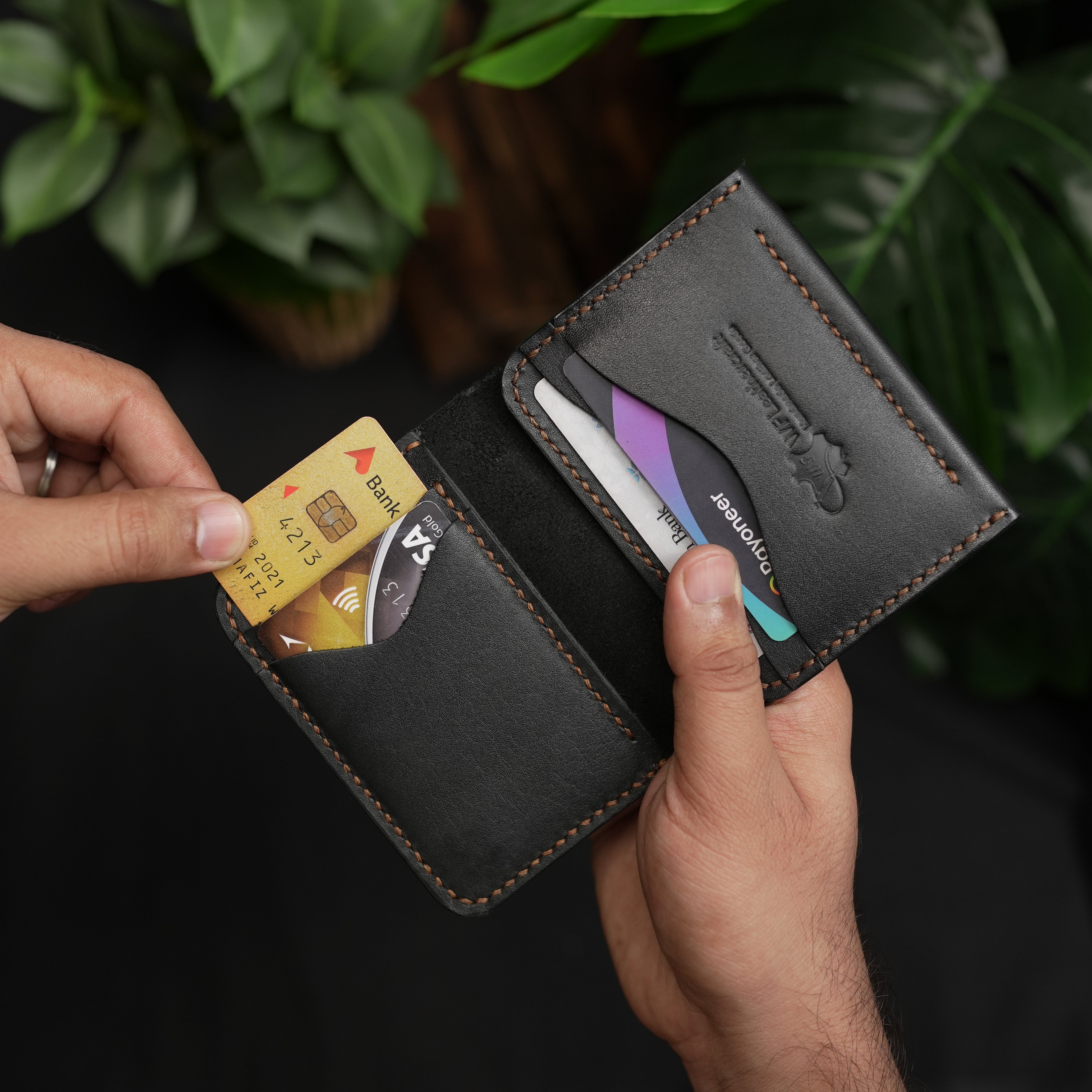 No.69 | Vertical  Bifold Leather Wallet