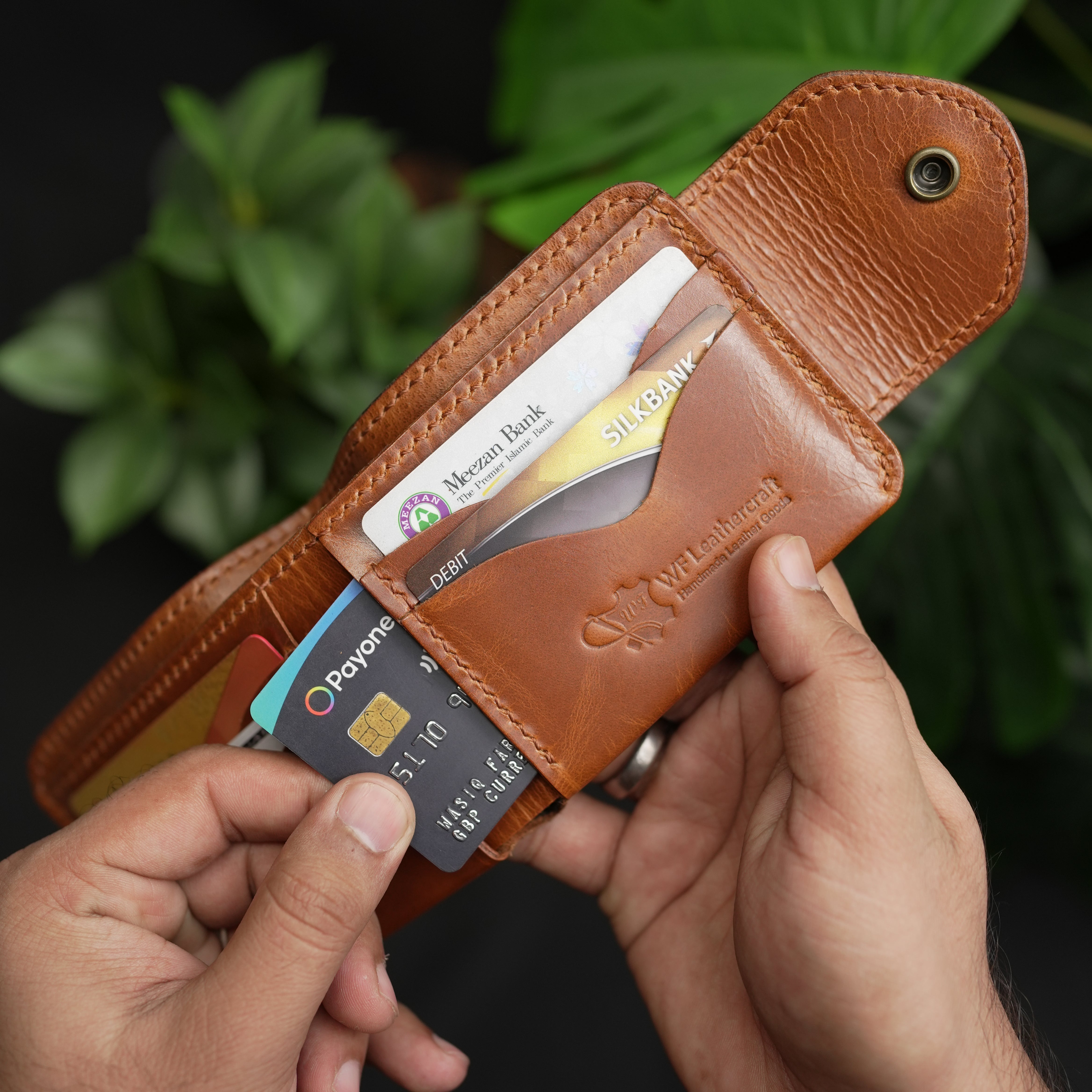 No. 81 Classic Leather Wallet With button