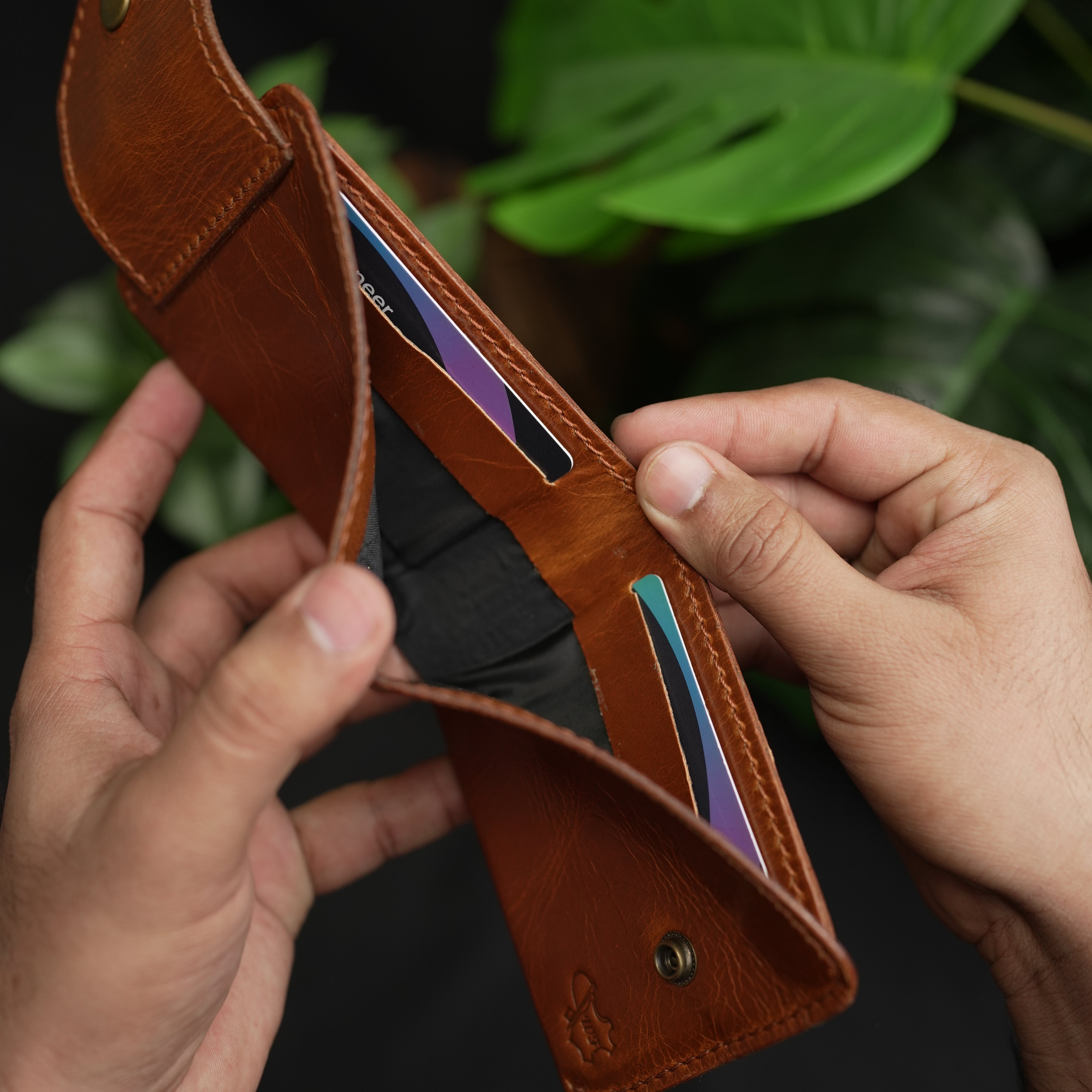 No. 81 Classic Leather Wallet With button