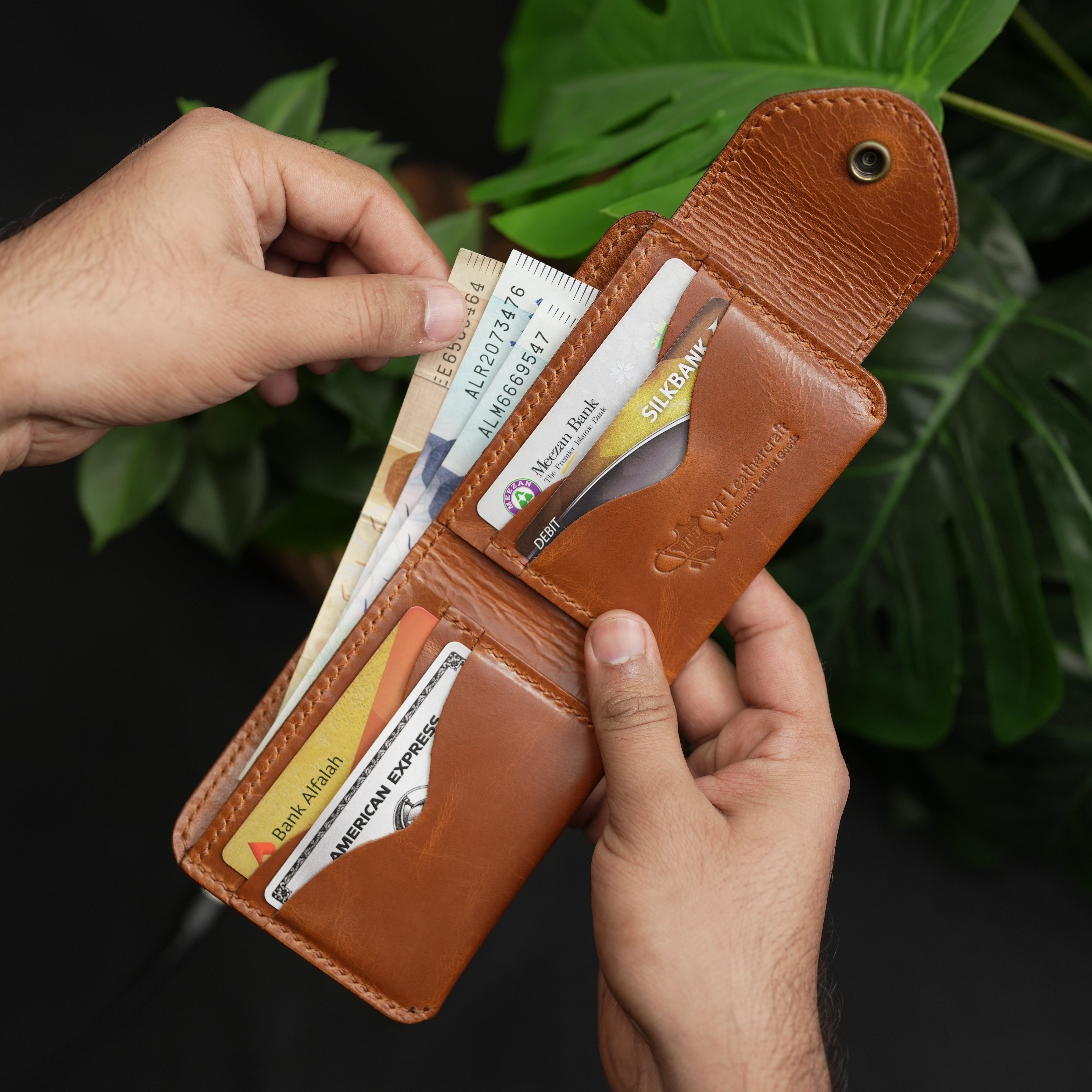 No. 81 Classic Leather Wallet With button