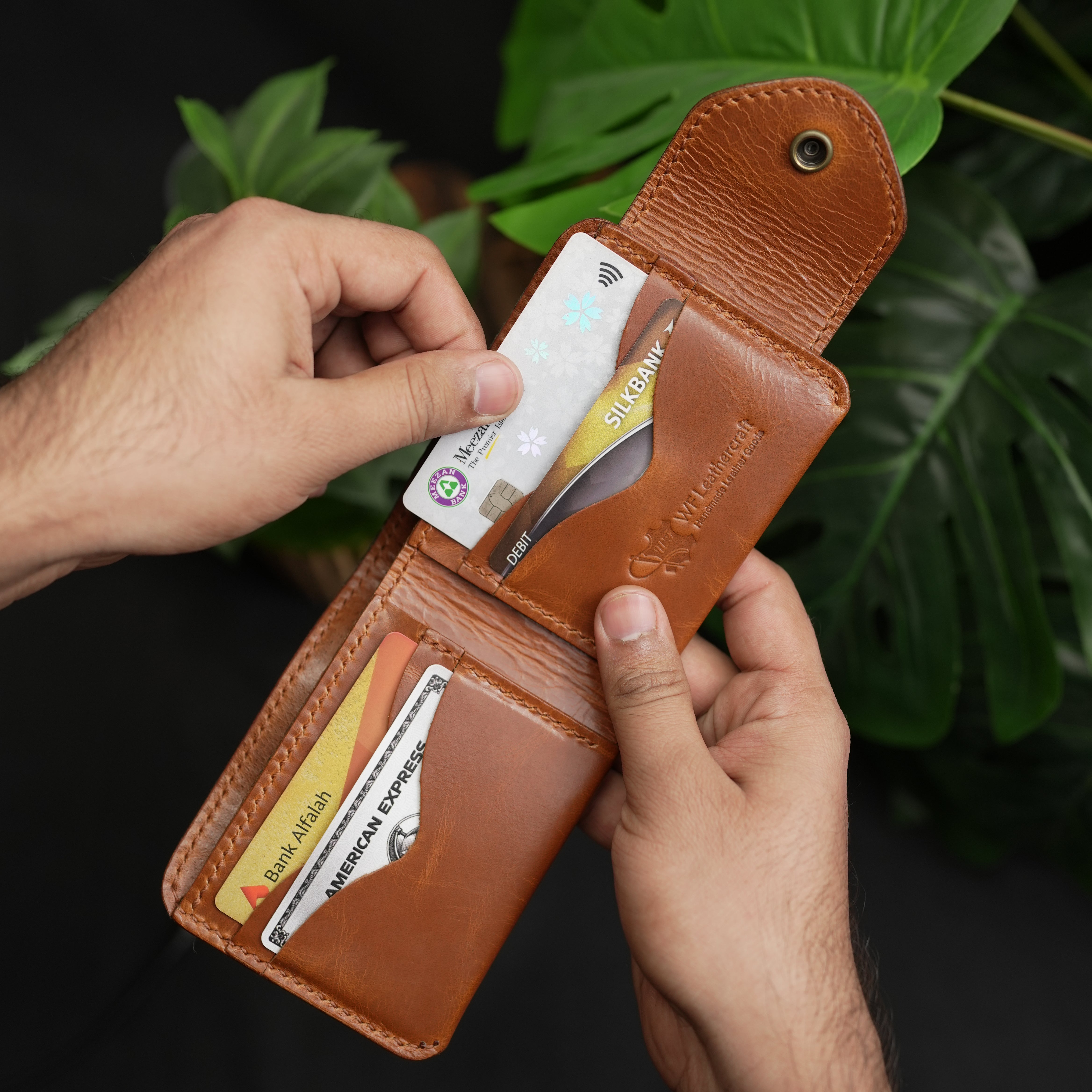 No. 81 Classic Leather Wallet With button