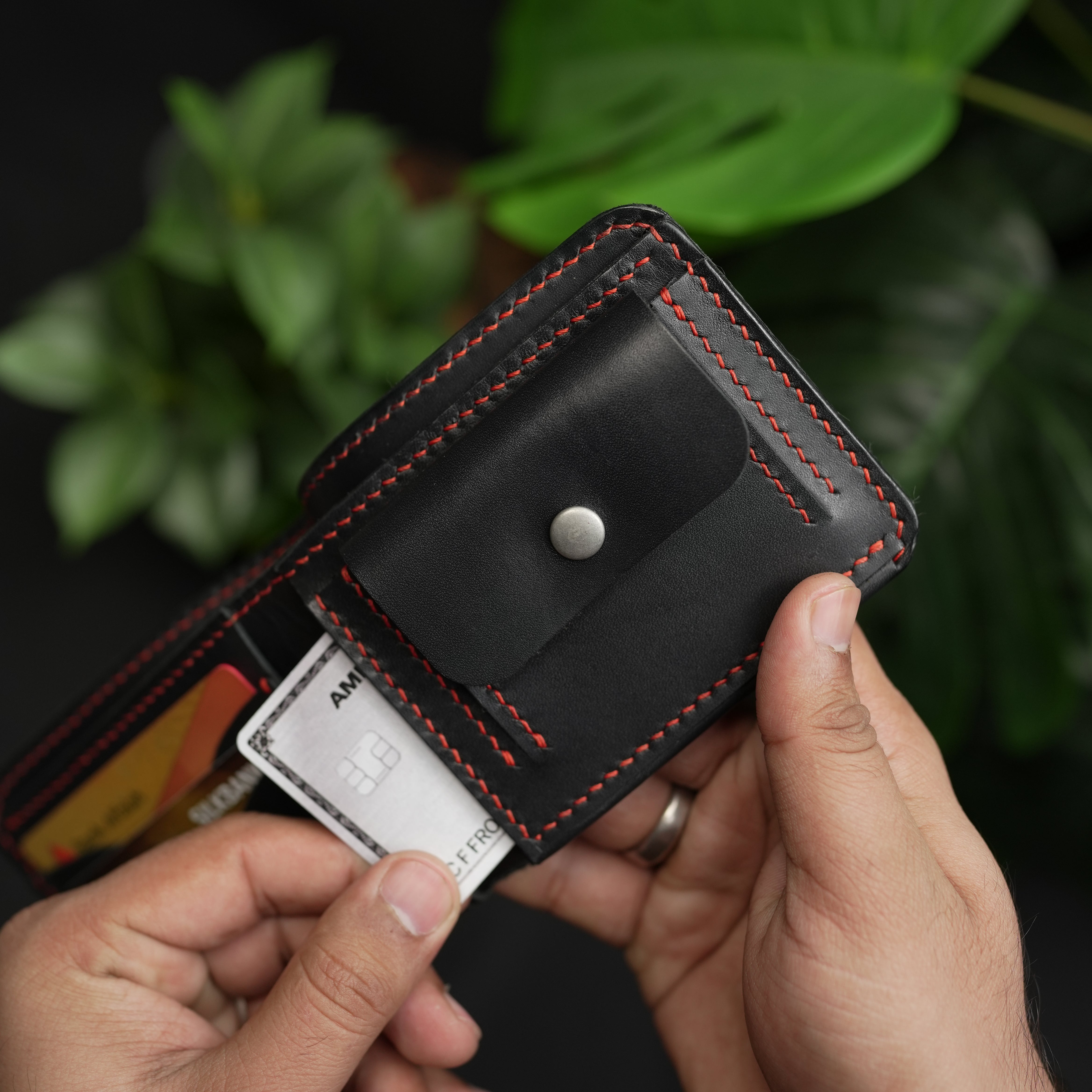 No. 81 Classic with coin pocket Leather wallet Black color