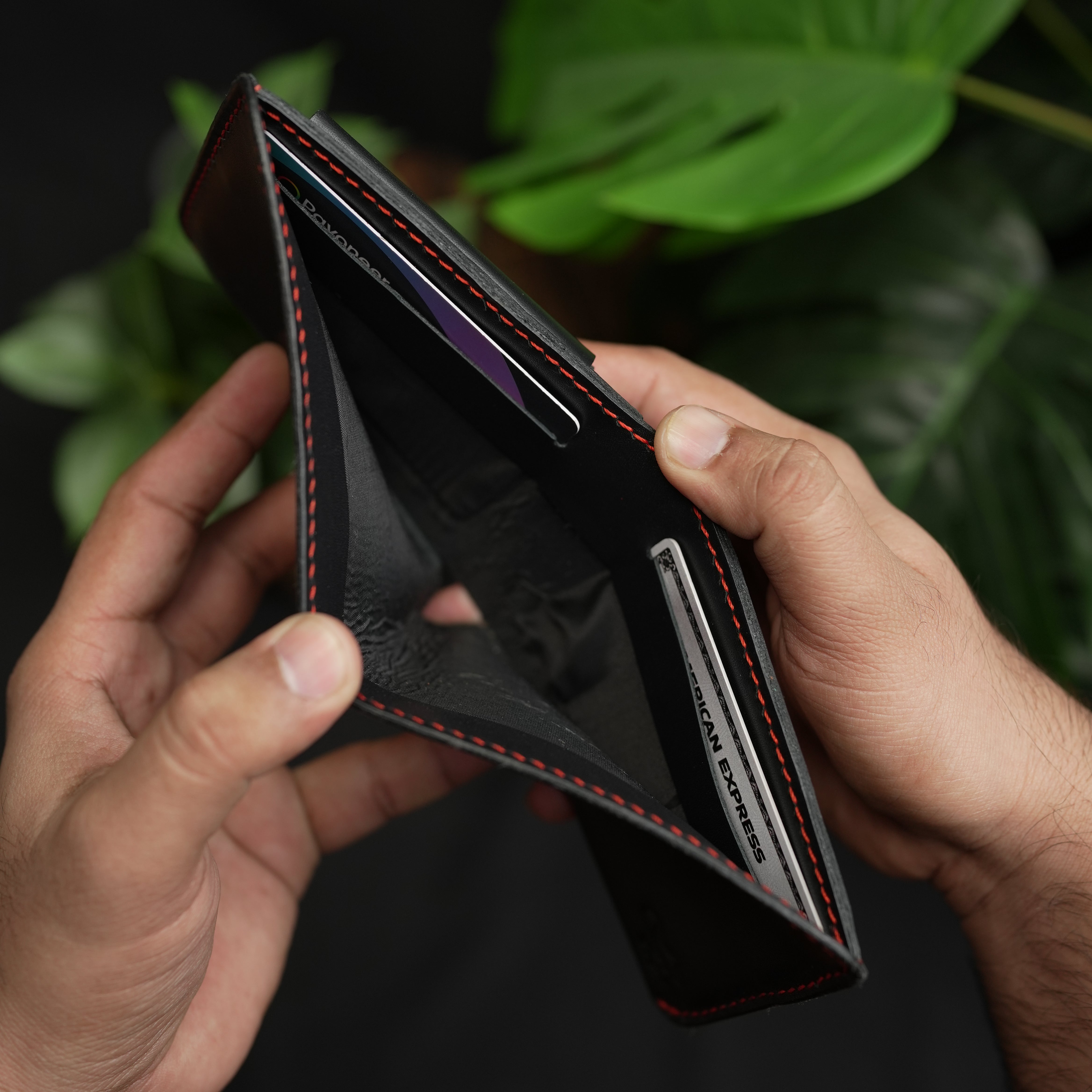 No. 81 Classic with coin pocket Leather wallet Black color