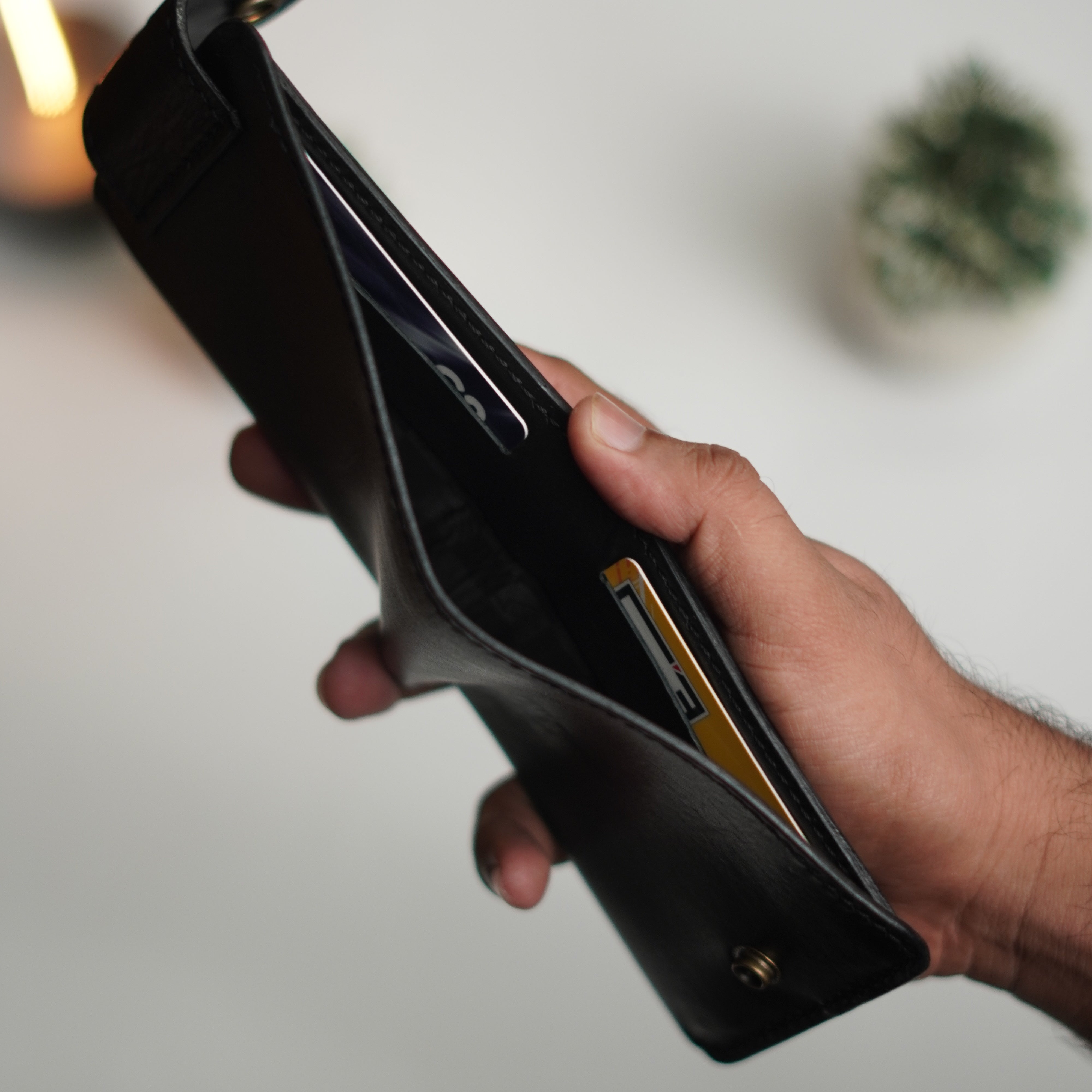 No. 81 classic full stitched bifold wallet Black with snap button