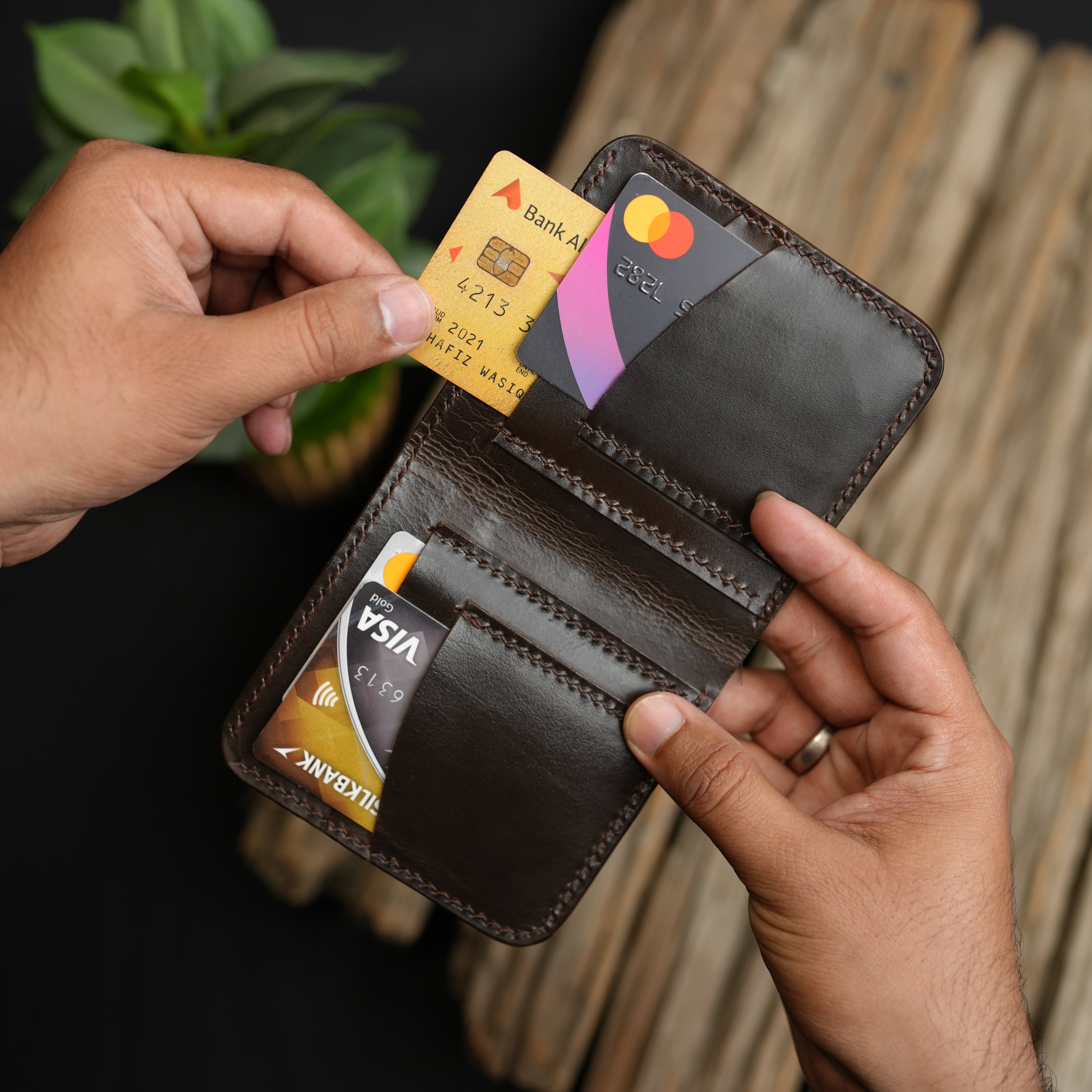 No.86 Vertical Bifold Leather Wallet in Chocolate Brown